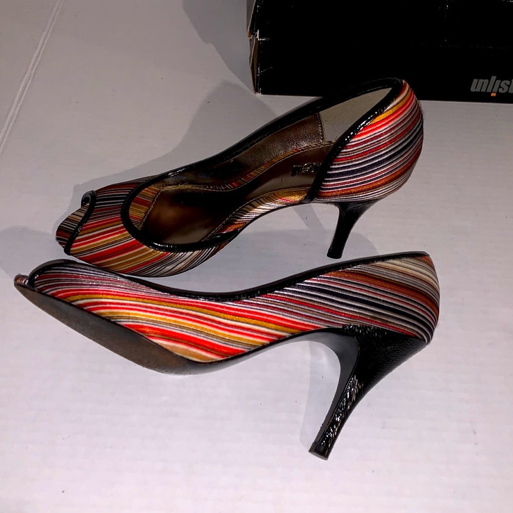 Unlisted Side Cutout Striped heals - Picture 10 of 13